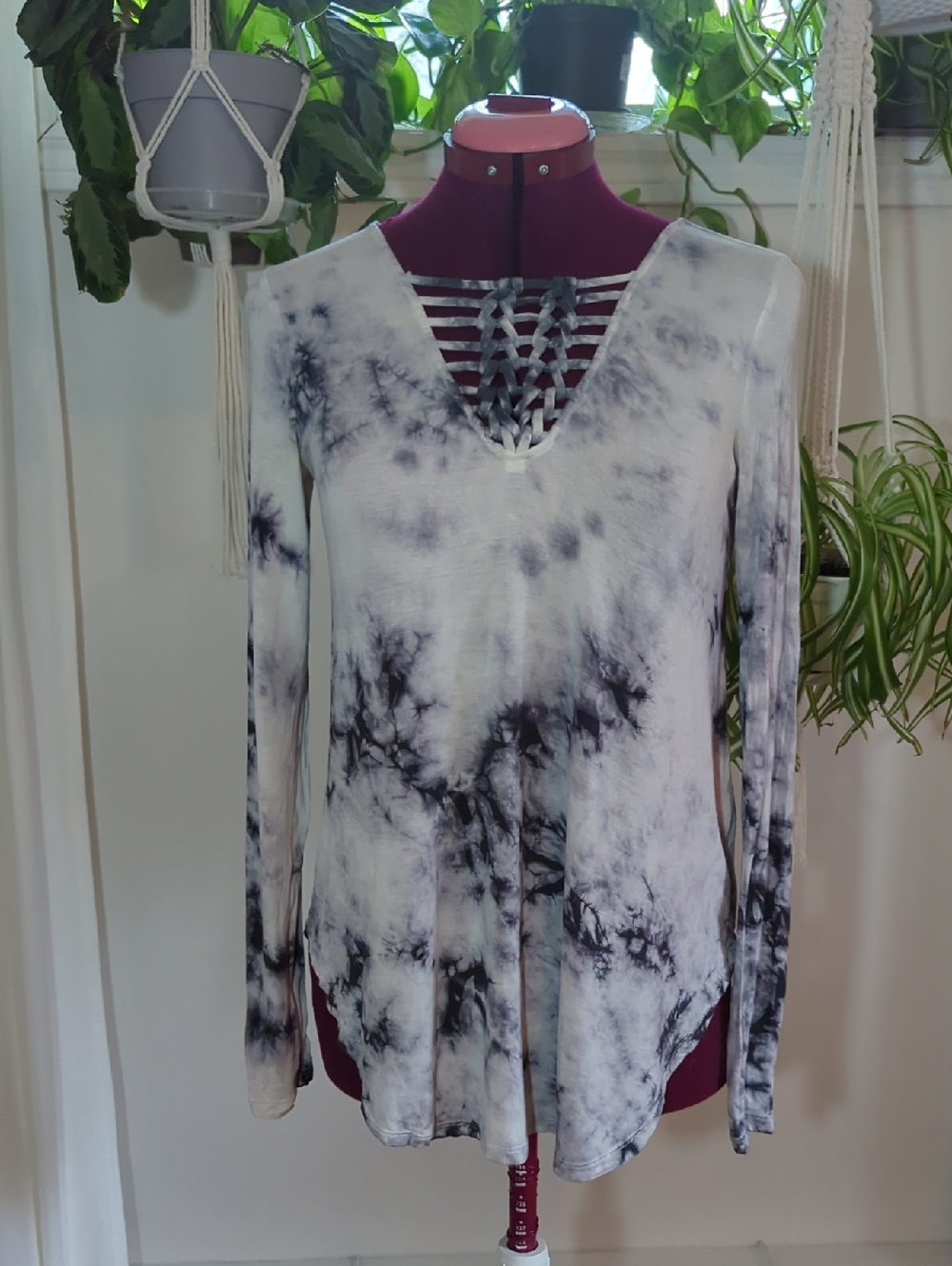 American Eagle Outfitters Black & White Tie-Dye Lattice V-Neck Long Sleeve Top